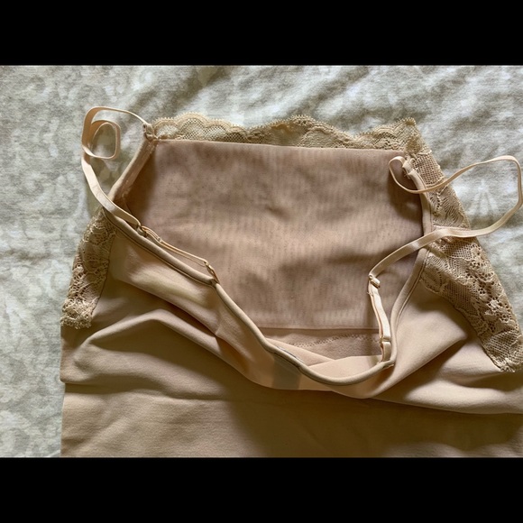Banana Republic laces camisole NWOT - Picture 7 of 10